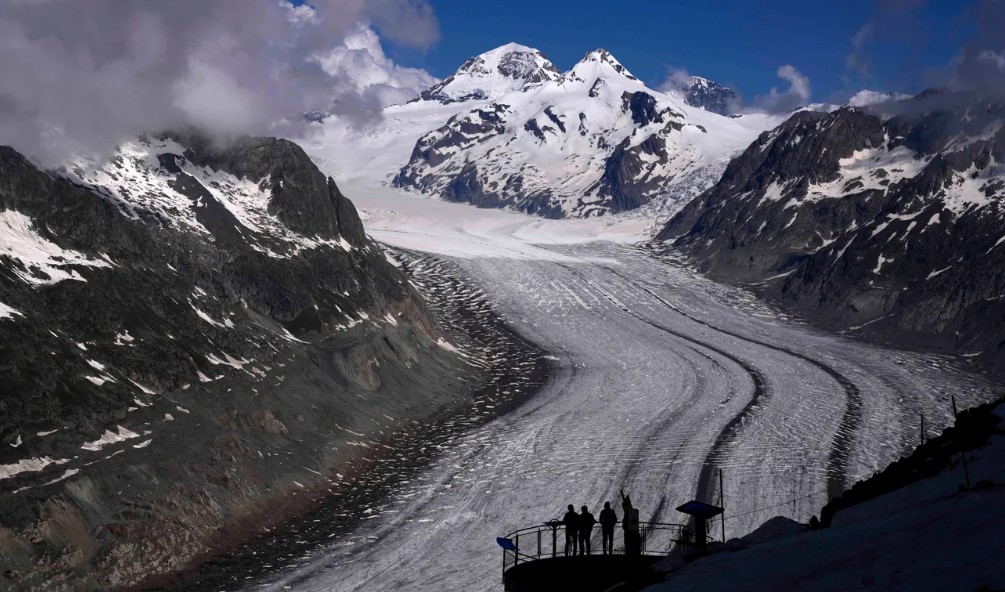 Poor Souls: a hike on Aletsch, Europe’s largest glacier